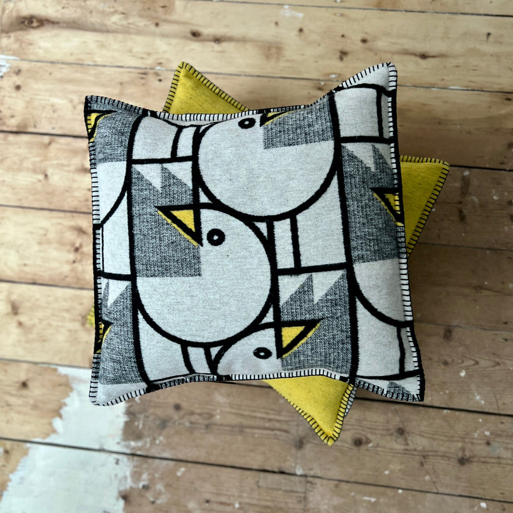 New! Great Gulls Pattern Woven Cushion